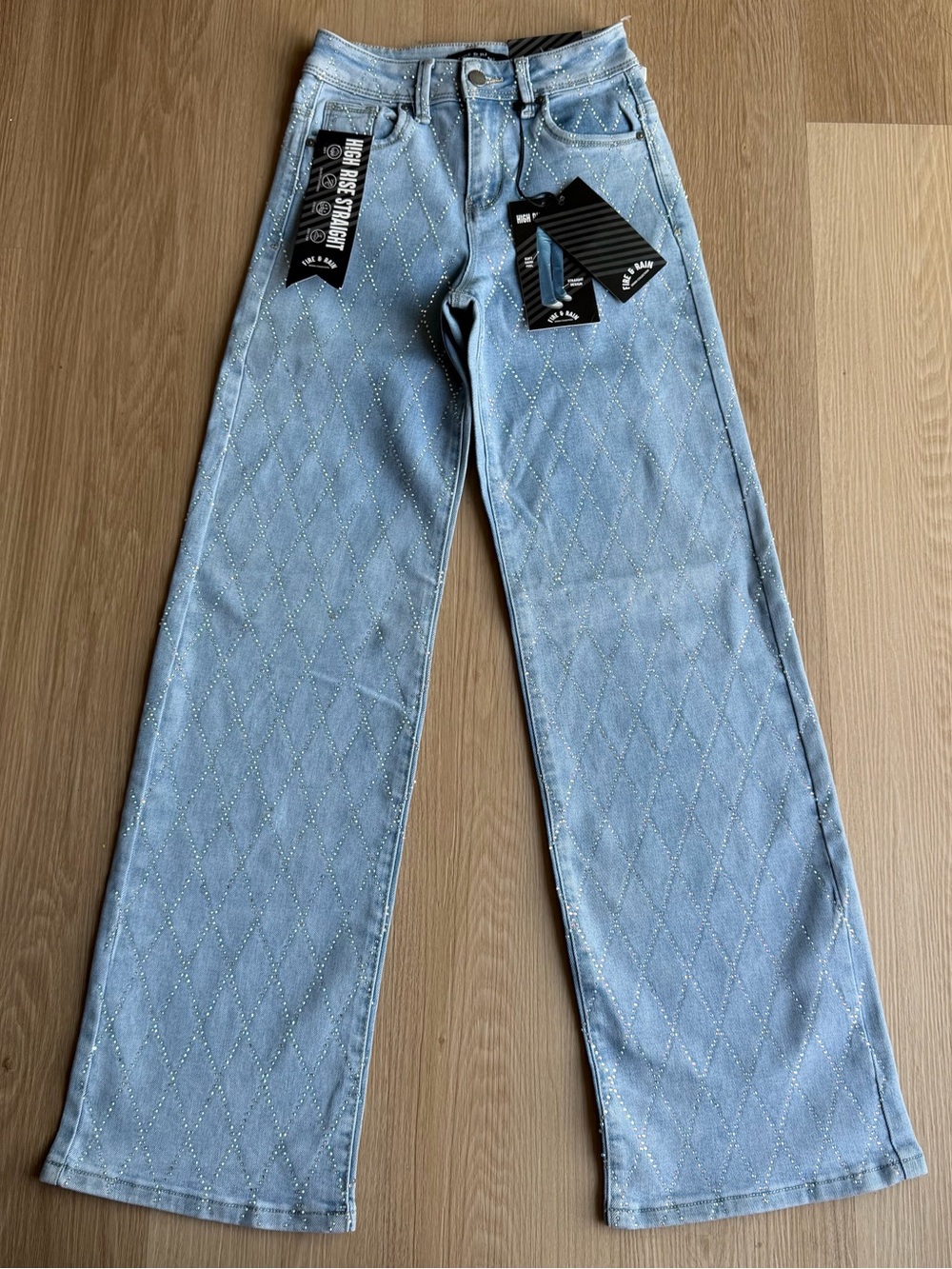 Woman’s Rhinestone High Rise Straight Y2K Jeans Size 4